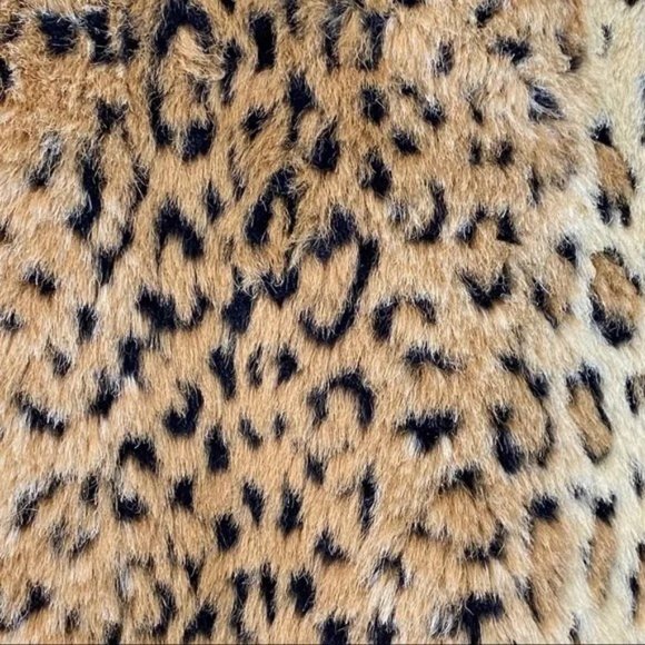 GALLERY FAUX FUR REVERSIBLE LEOPARD VEST WITH MATCHING MITTS - Picture 5 of 11